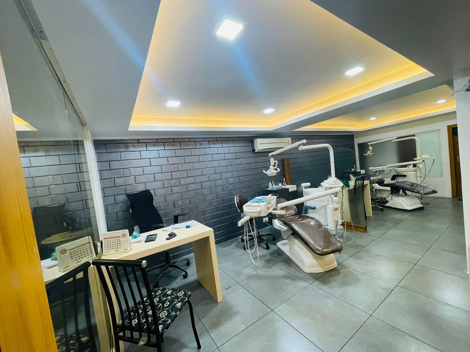 Dr.MANZUR'S DECARE DENTAL HOSPITAL