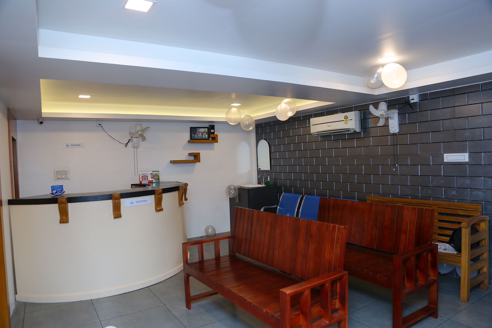 Dr.MANZUR'S DECARE DENTAL HOSPITAL