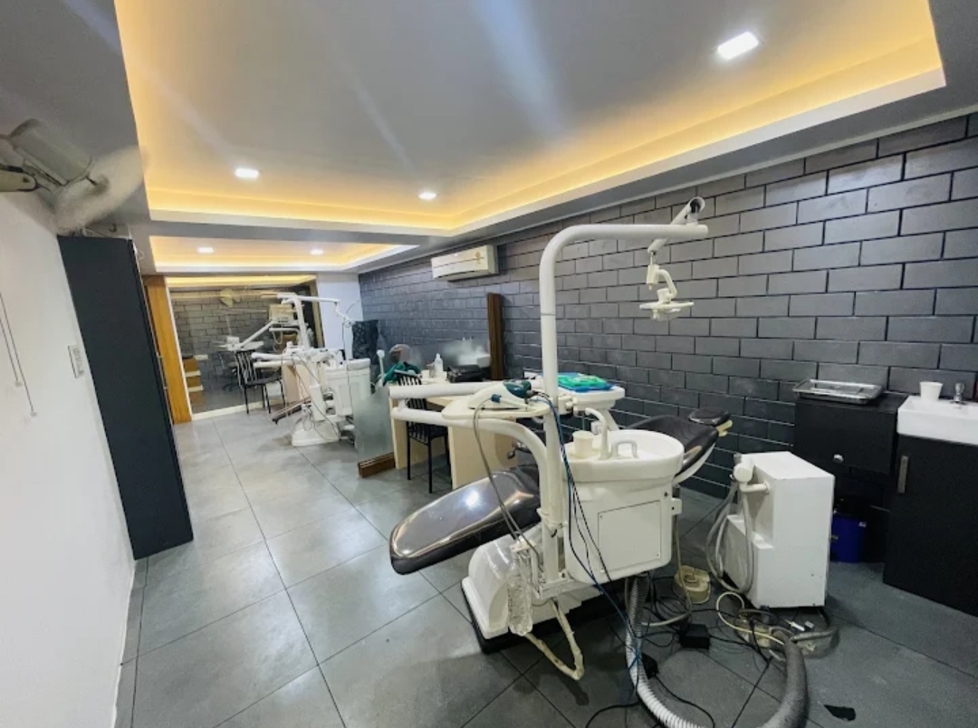 Dr.MANZUR'S DECARE DENTAL HOSPITAL